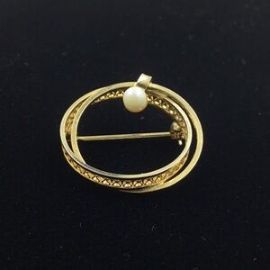 12K GF Circular Brooch With Genuine Pearl Clip Pin
